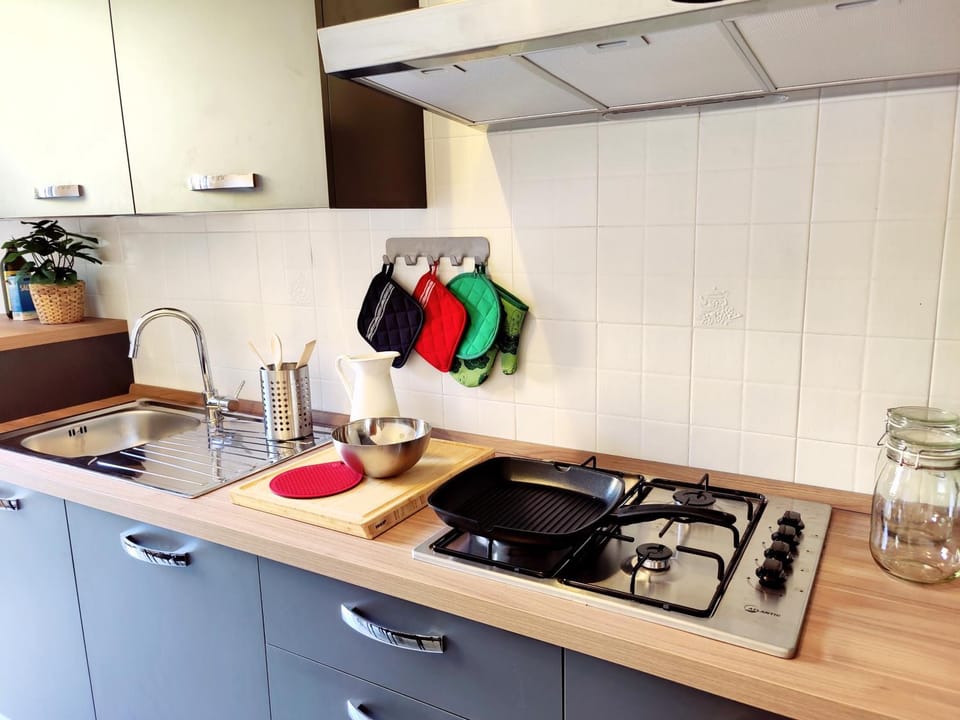 Coffee/tea facilities, Kitchen or kitchenette, dishwasher, pet friendly, stove