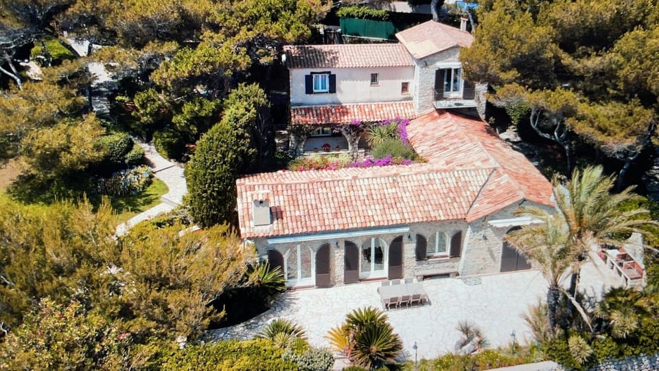 Property building, Day, Bird's eye view