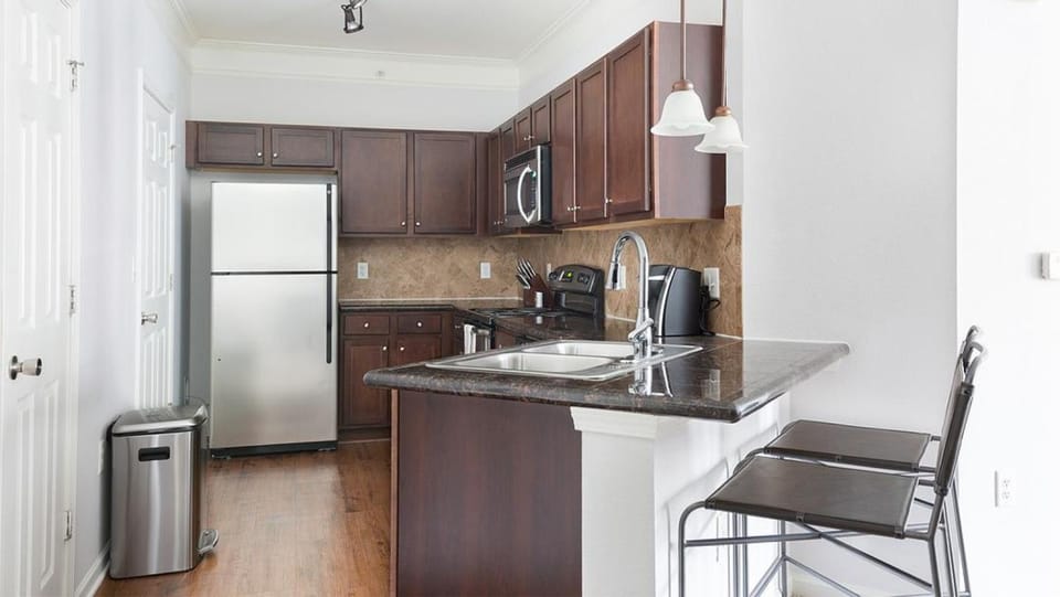 Landing at The Sovereign at Overland Park Apartments - 1 Bedroom in St. Andrews Highlands Apartment in Overland Park