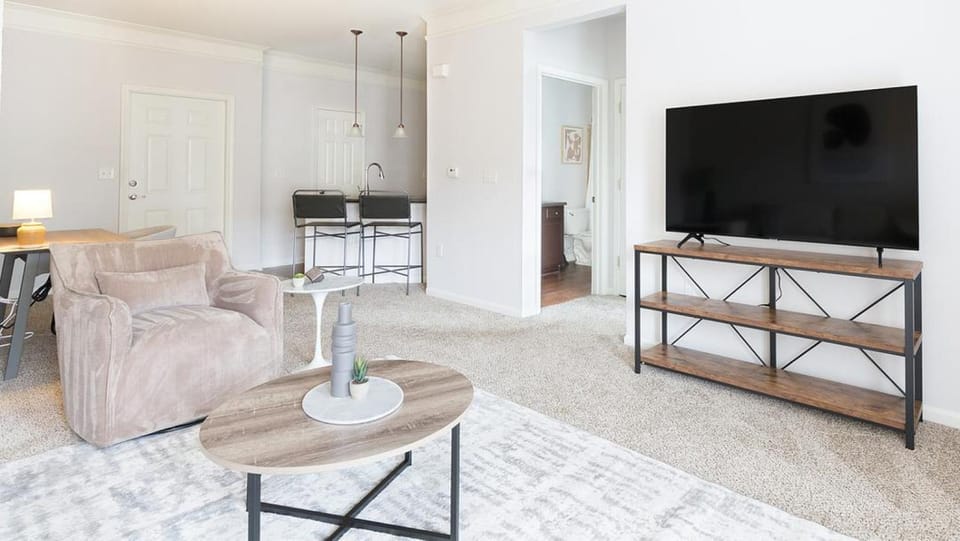 Landing at The Sovereign at Overland Park Apartments - 1 Bedroom in St. Andrews Highlands Apartment in Overland Park