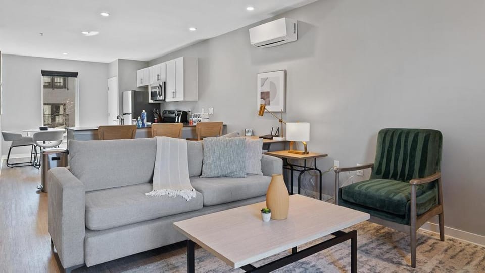 Landing at Fifty Forty Flats - 2 Bedrooms in Lenox Village Apartment in Nashville