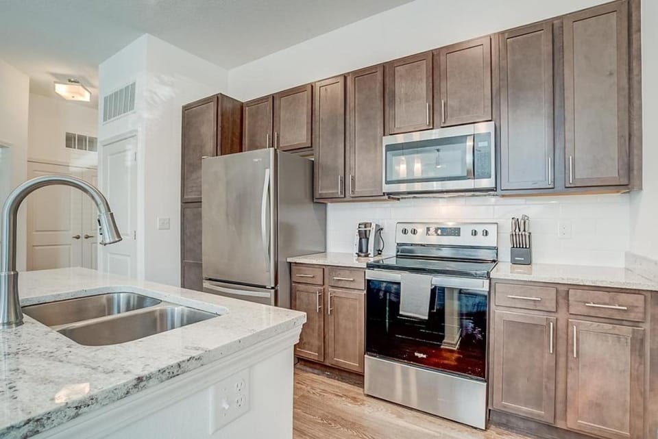 Landing at San Marco Promenade - 1 Bedroom in San Marco Apartment in Jacksonville