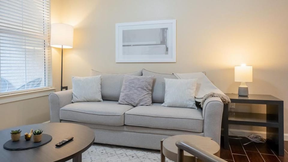Landing at The Quest - 1 Bedroom in East El Paso Apartment in El Paso
