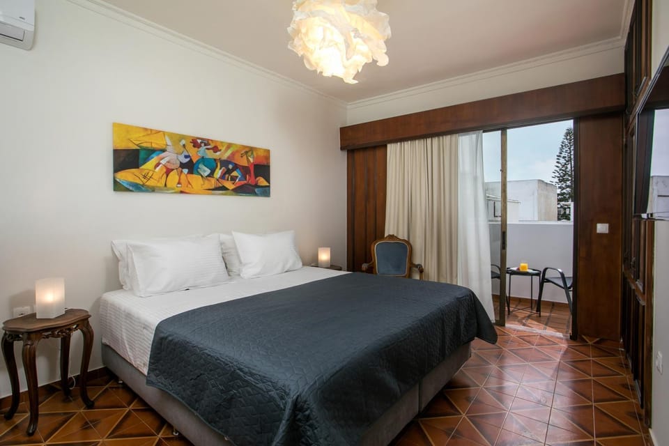 Bed, Bedroom, air conditioner