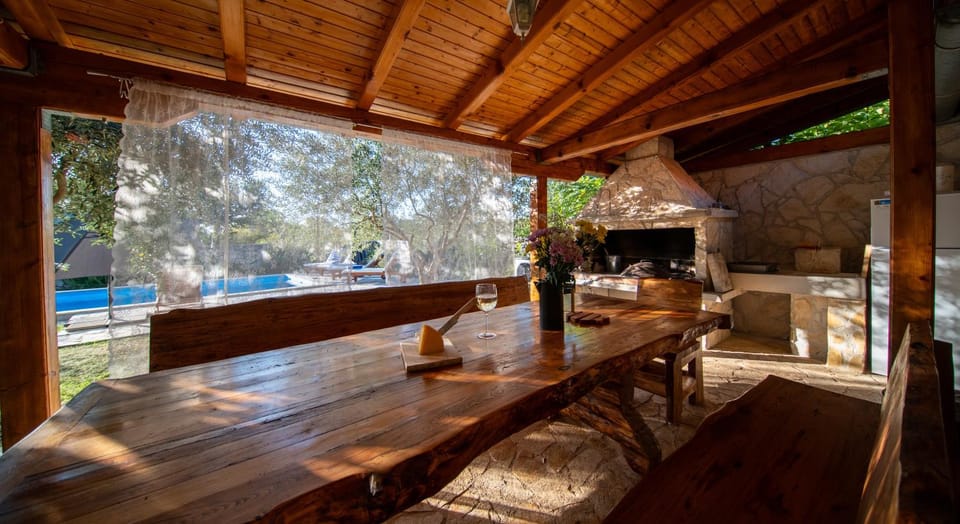 Seating area, Dining area