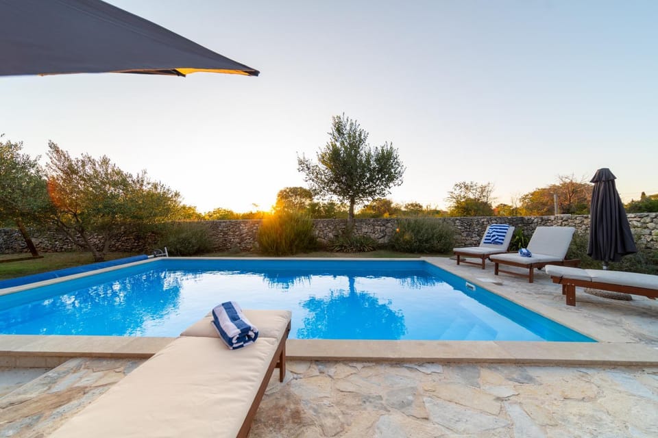 Pool view, Swimming pool, sunbed