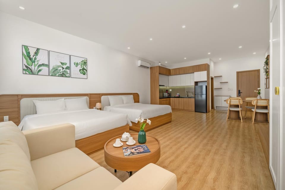 Bed, TV and multimedia, Living room, Photo of the whole room