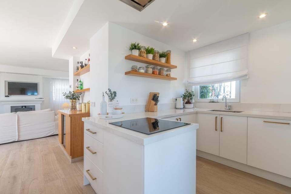 Kitchen or kitchenette, Living room