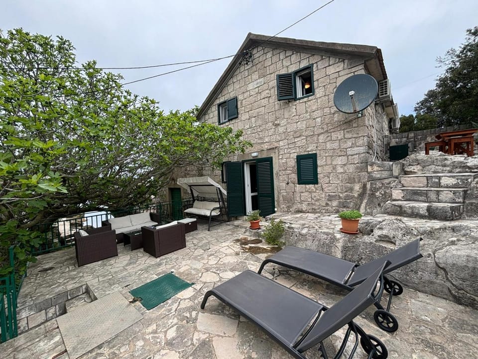 Property building, Patio, Garden