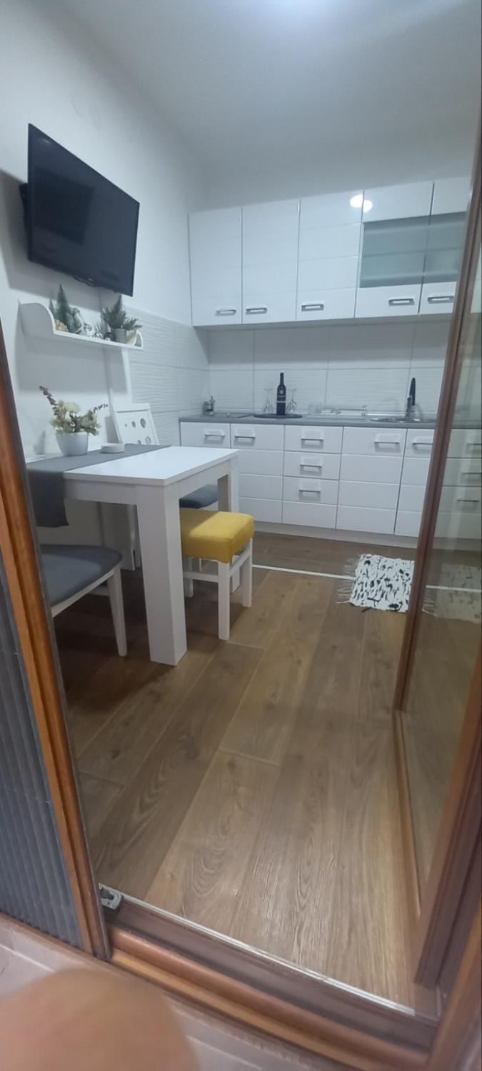 TV and multimedia, Kitchen or kitchenette