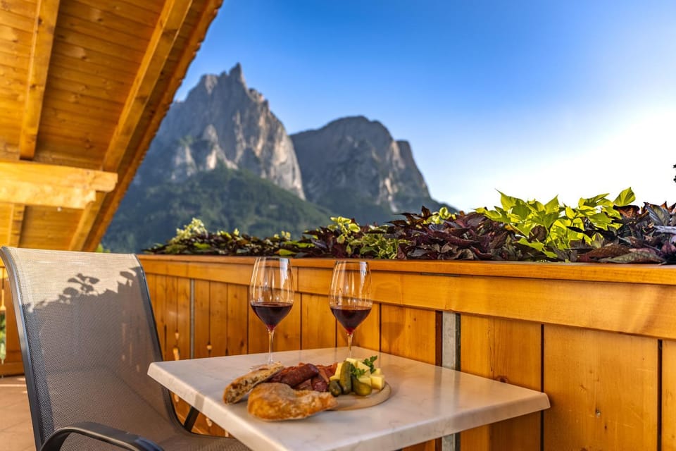 View (from property/room), Balcony/Terrace, Mountain view