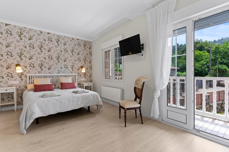 Property building, Living room, Bedroom