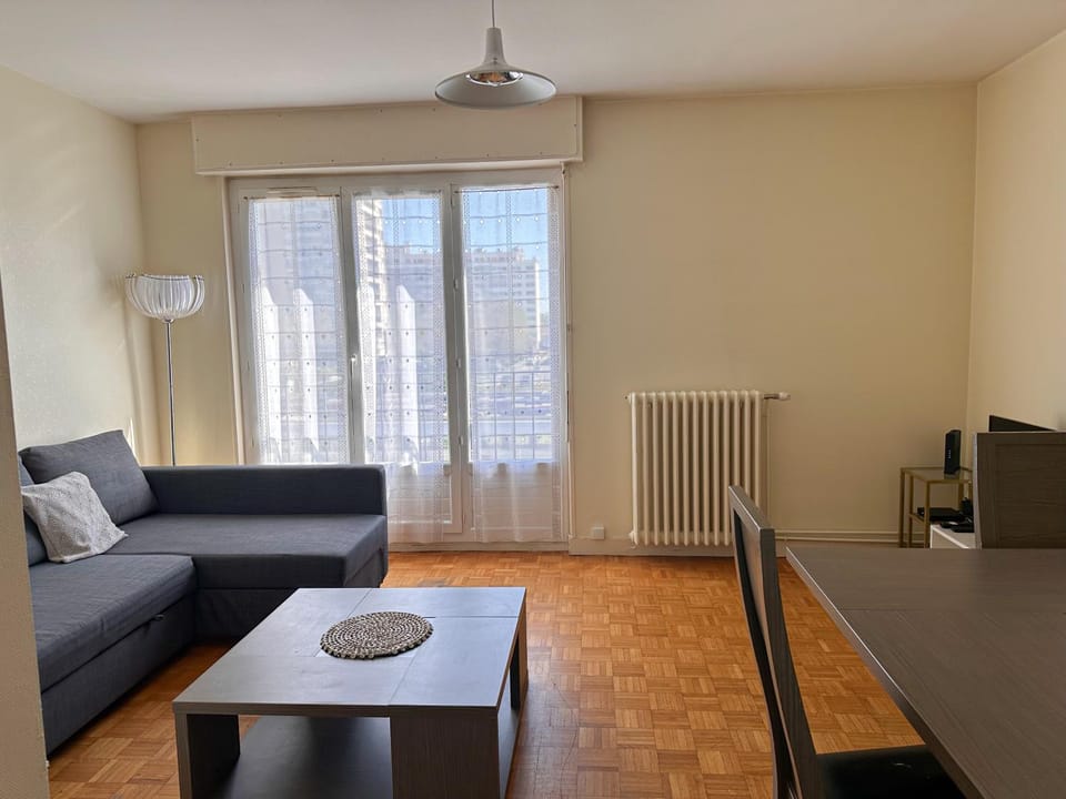 TV and multimedia, Living room, Seating area, Dining area, internet