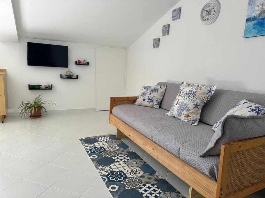 Communal lounge/ TV room, TV and multimedia, Seating area