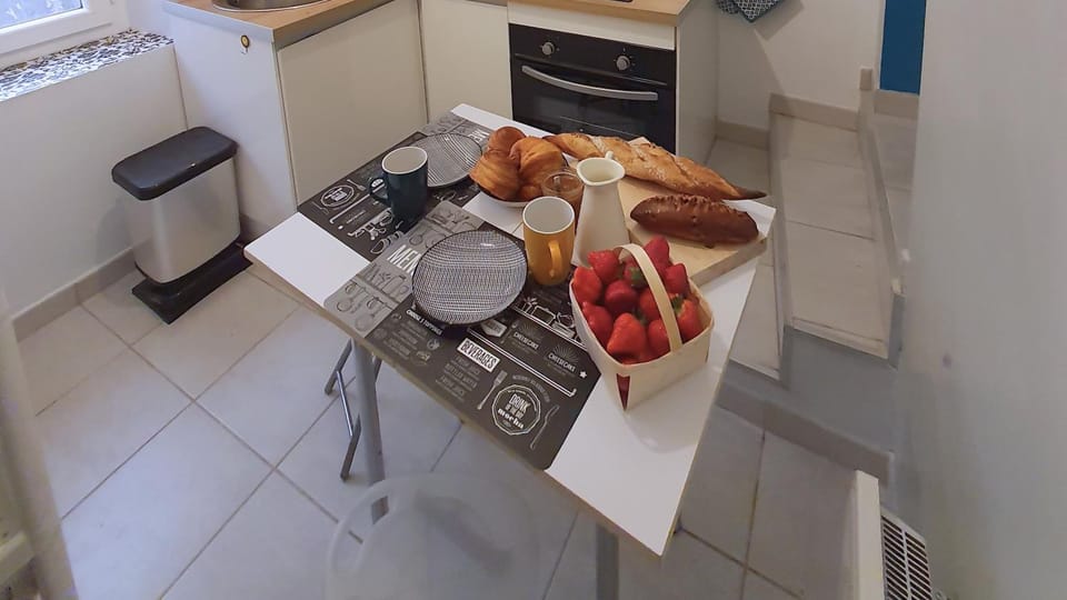 Kitchen or kitchenette, stove