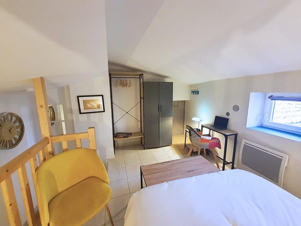 Bed, Photo of the whole room, Bedroom, wardrobe