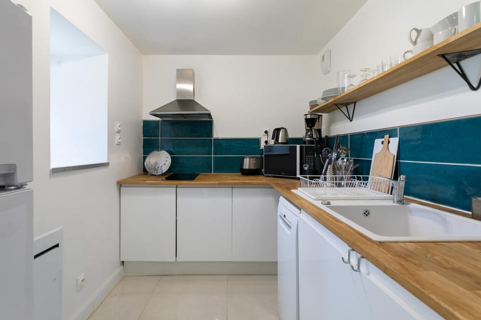 Kitchen or kitchenette, Living room