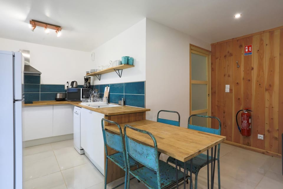 Kitchen or kitchenette, Living room