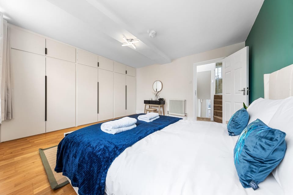 Bed, Bedroom, wardrobe