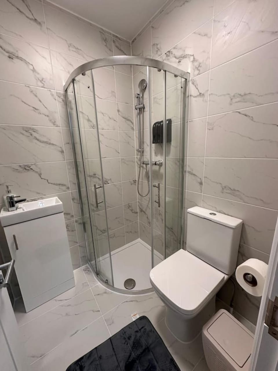 Room in Central London Zone 1 Bed and Breakfast in London