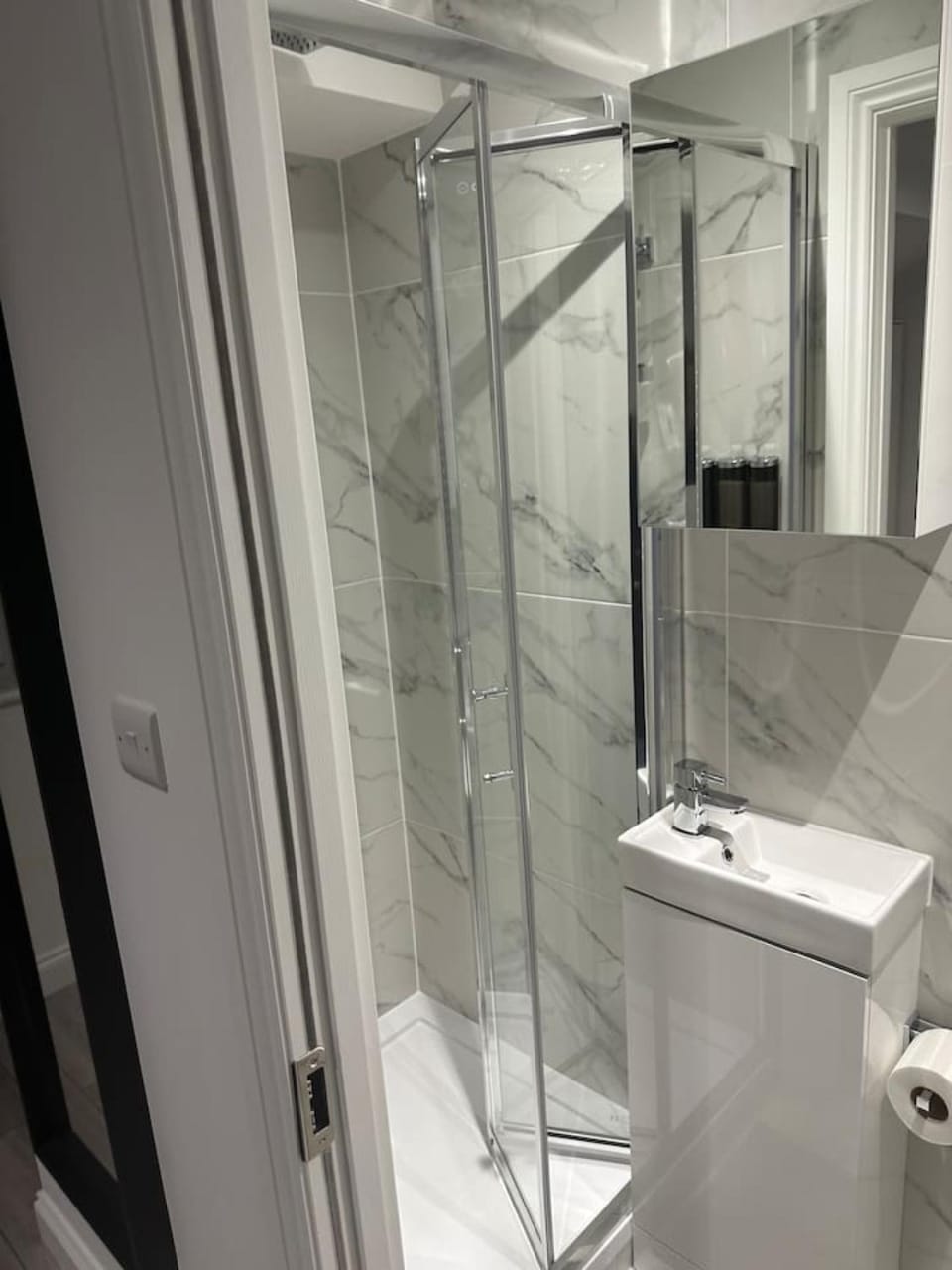 Central London- Zone 2 En-suite Room Bed and Breakfast in London