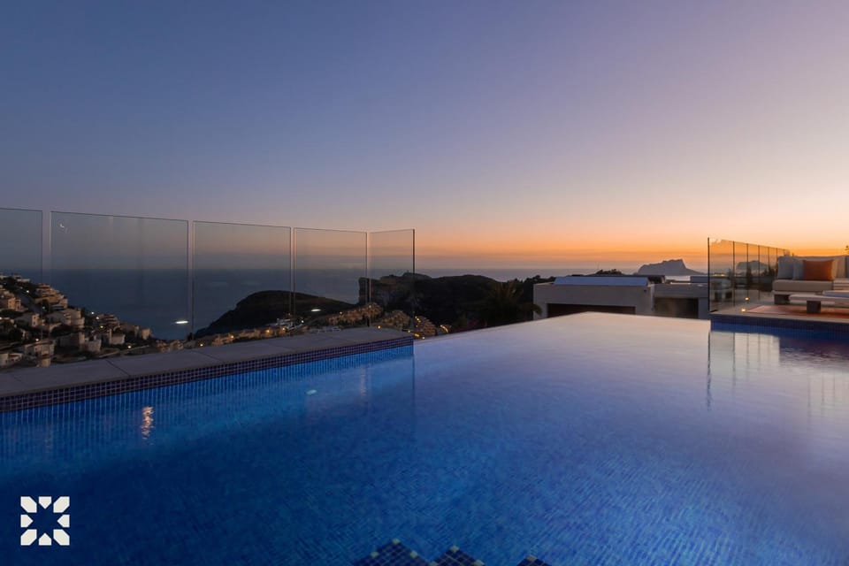 Nearby landmark, Day, Natural landscape, Pool view, Sea view, Swimming pool, Sunrise, Sunset