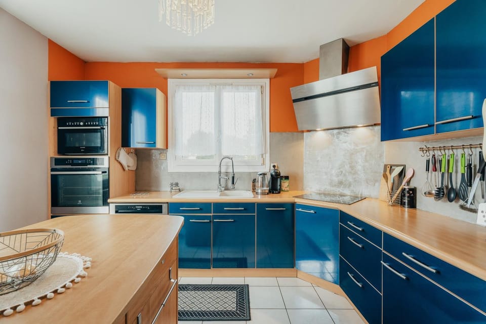 Kitchen or kitchenette, Living room