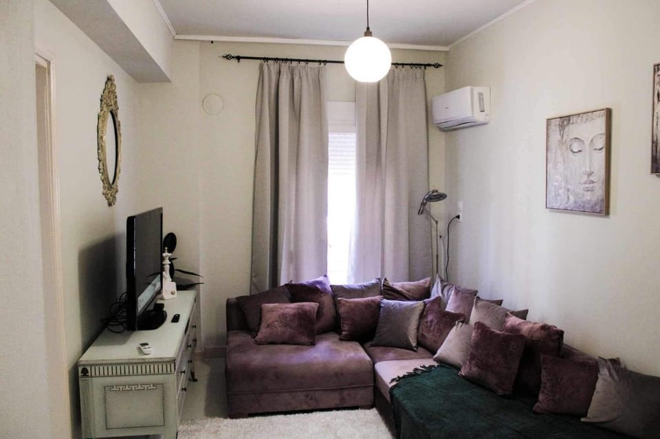 Living room, Evening entertainment, air conditioner