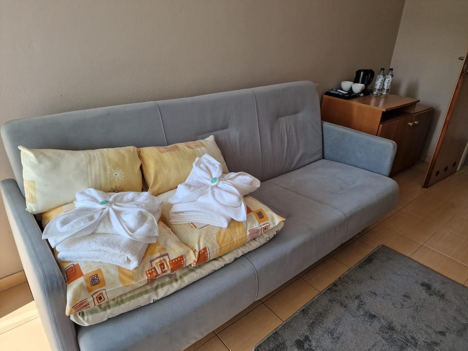 Bed, Photo of the whole room, towels