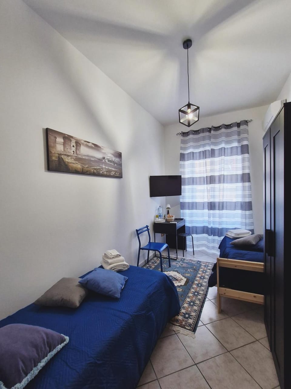 Bed, TV and multimedia, Bedroom