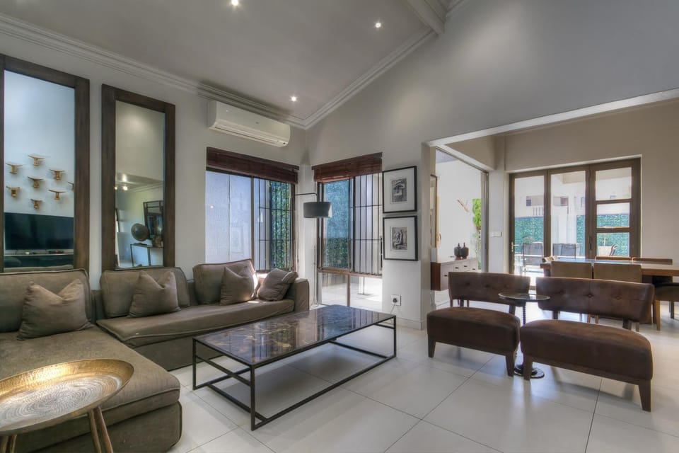 TV and multimedia, Living room, Seating area, air conditioner