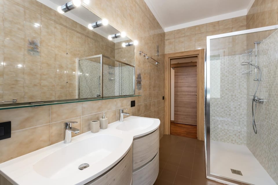 Shower, Toilet, Bathroom, bidet, internet, towels