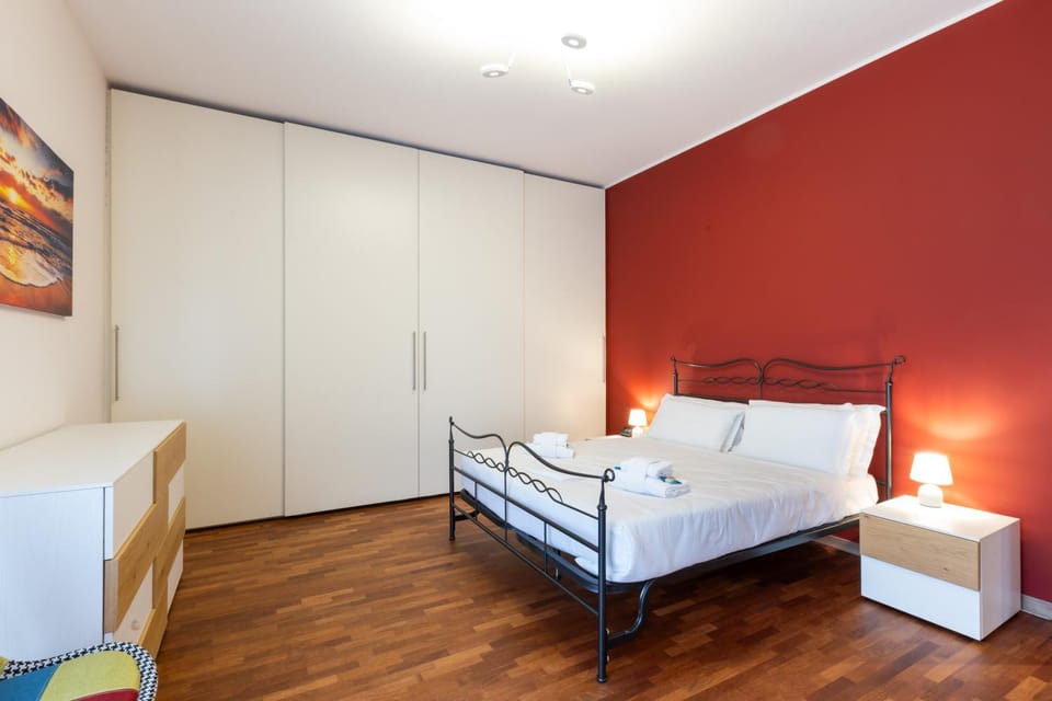 Bed, Photo of the whole room, Bedroom, towels, wardrobe