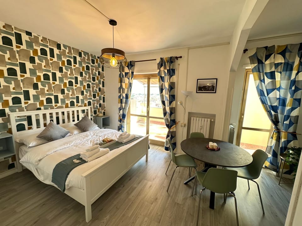 Seating area, Bedroom