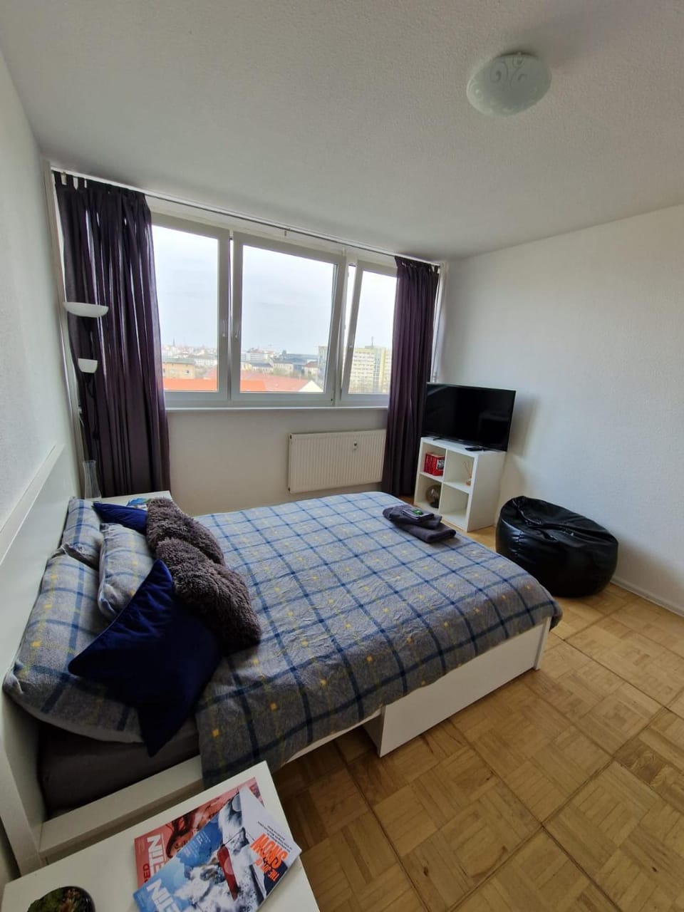 Bed, TV and multimedia, Photo of the whole room, Bedroom