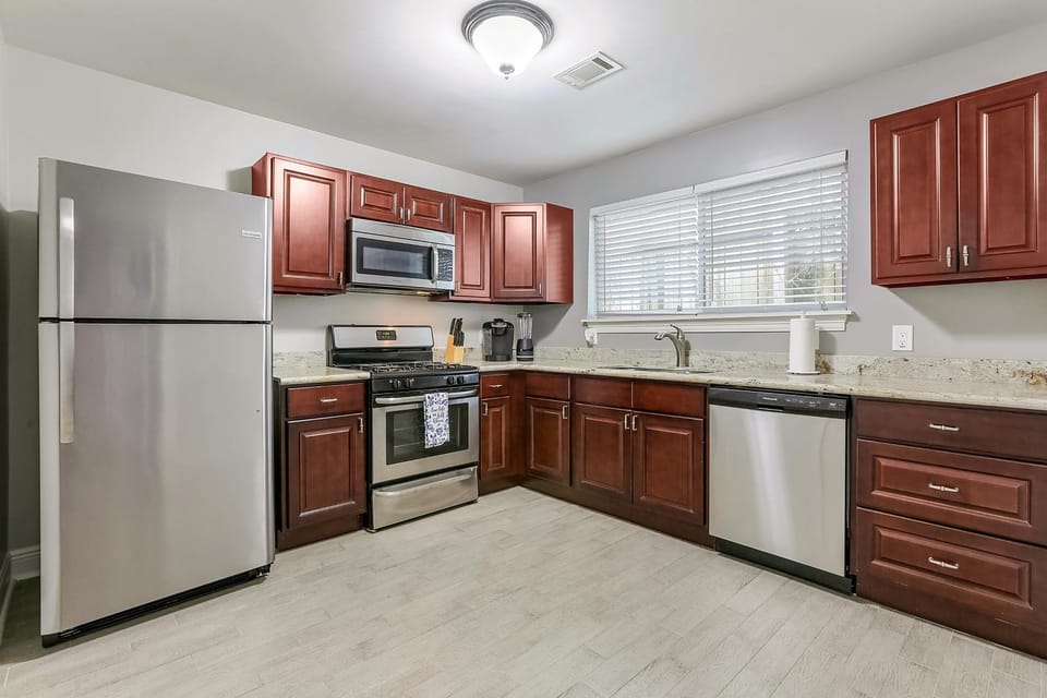 Coffee/tea facilities, Kitchen or kitchenette, Family, dishwasher, microwave, oven, stove, towels, kitchen, air conditioner