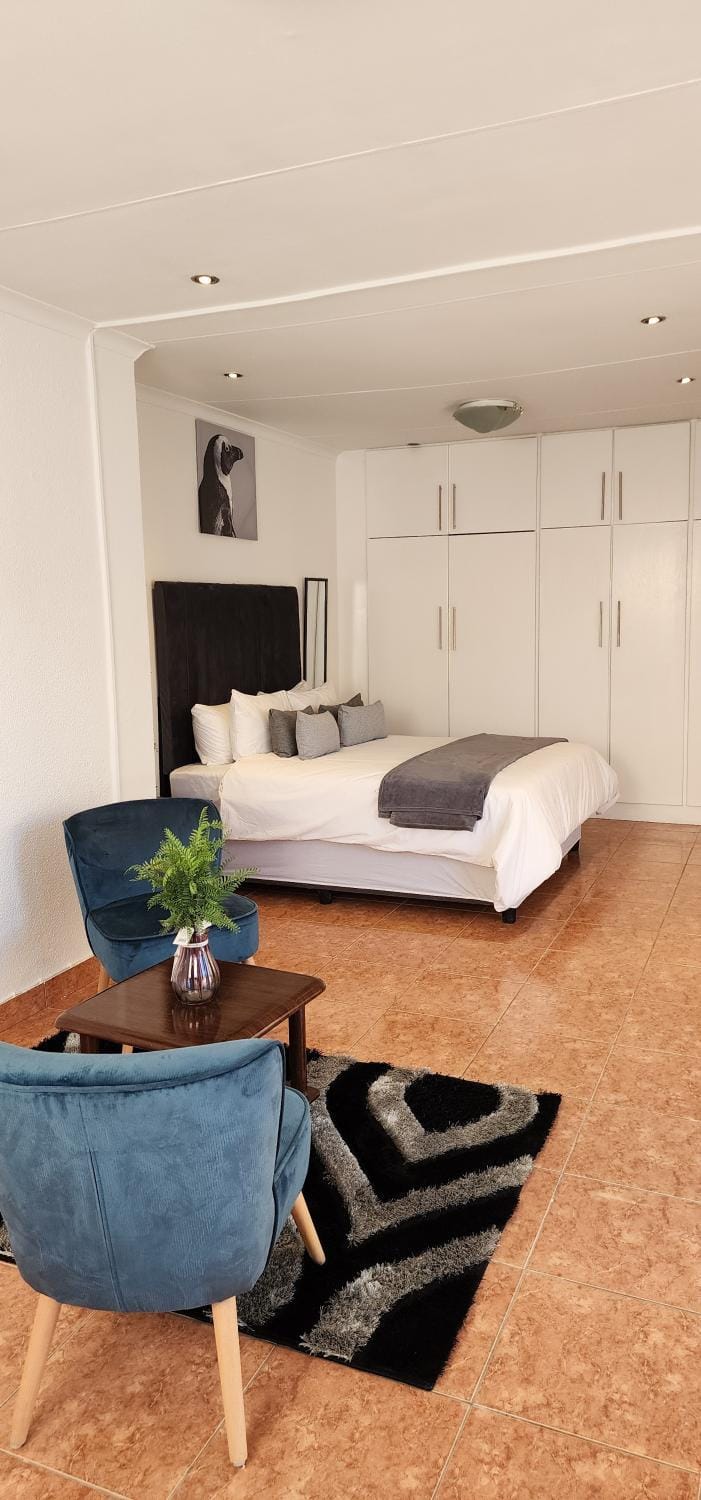 Bed, Bedroom, Swimming pool, wardrobe