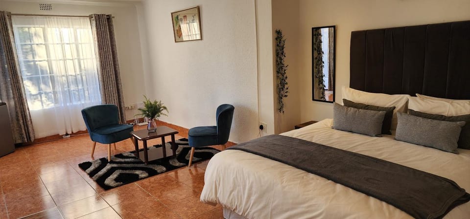 Bed, Photo of the whole room, Bedroom, Swimming pool, hair dresser