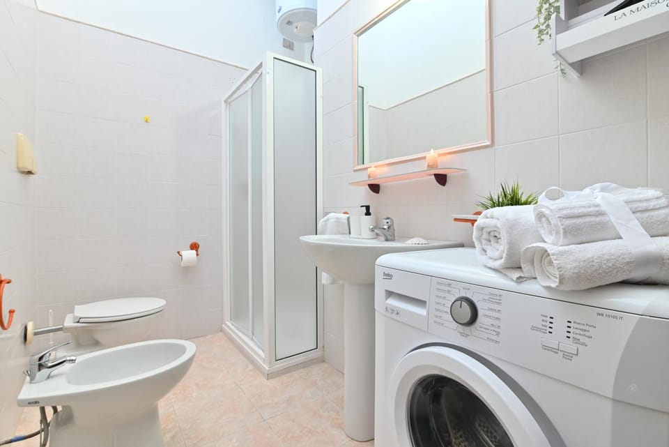 Toilet, Bathroom, washing machine