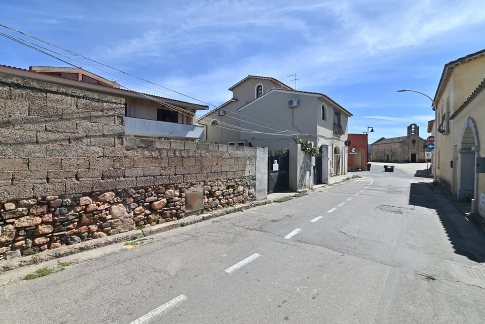 Property building, Day, Neighbourhood, Street view