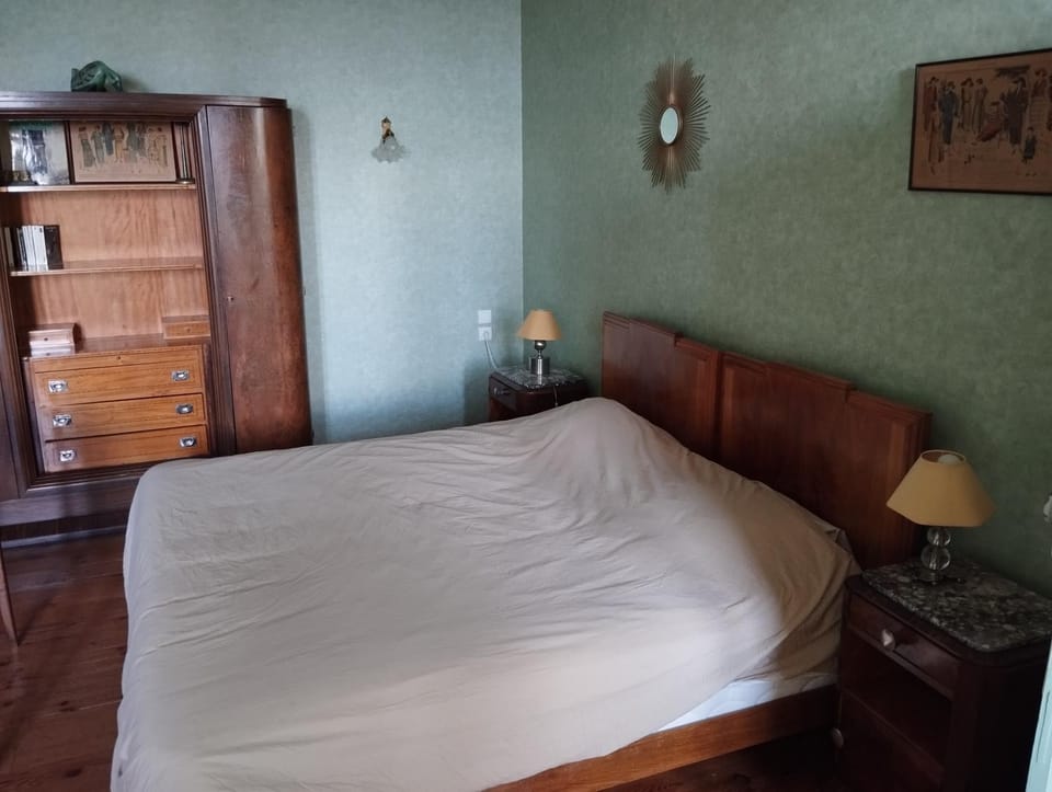 Bed, Photo of the whole room, Bedroom, wardrobe