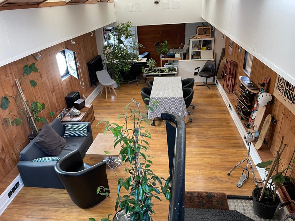 Péniche le Sémaphore Docked boat in Nantes