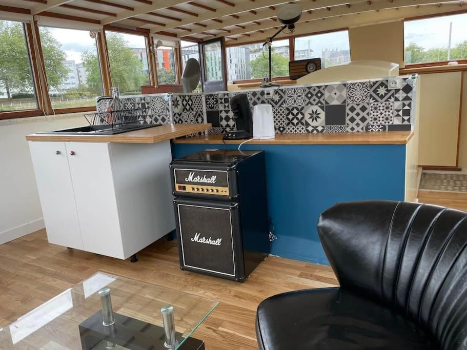 Péniche le Sémaphore Docked boat in Nantes