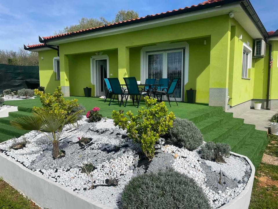 Property building, Garden