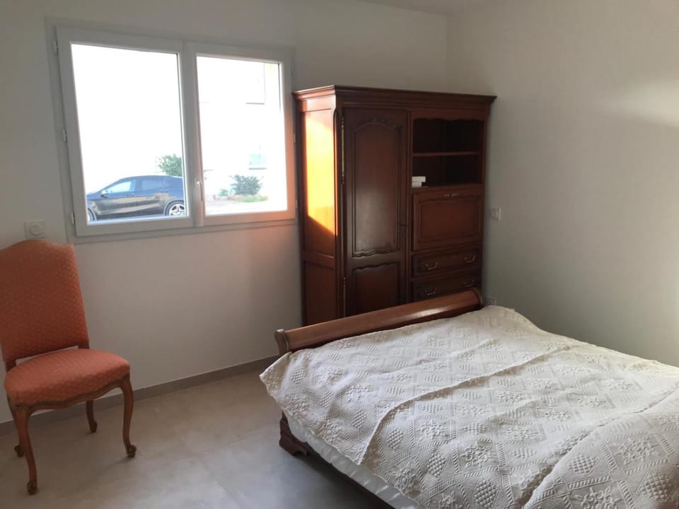 Bed, Photo of the whole room, Bedroom, wardrobe