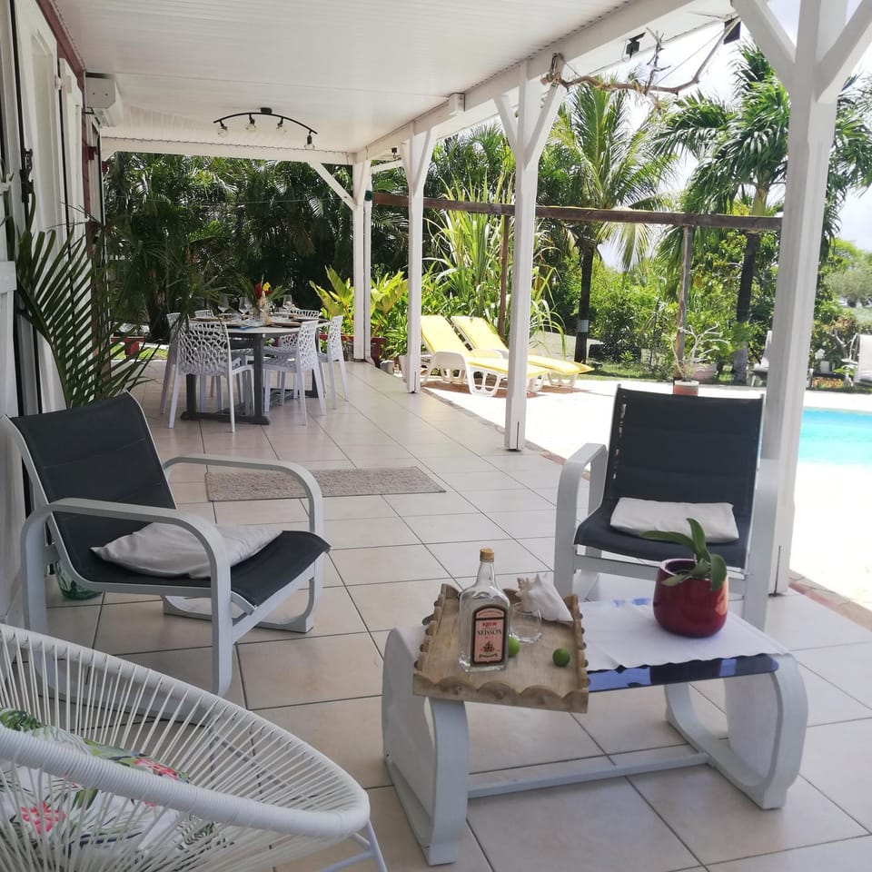 Villa de caractère ,3 étoiles, avec piscine, jardin et plage à 200m House in La Trinité