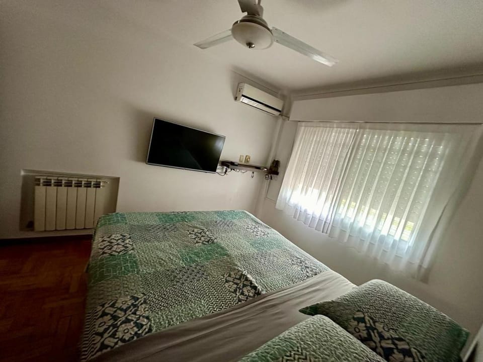 Bed, TV and multimedia, Photo of the whole room, Bedroom, internet, air conditioner
