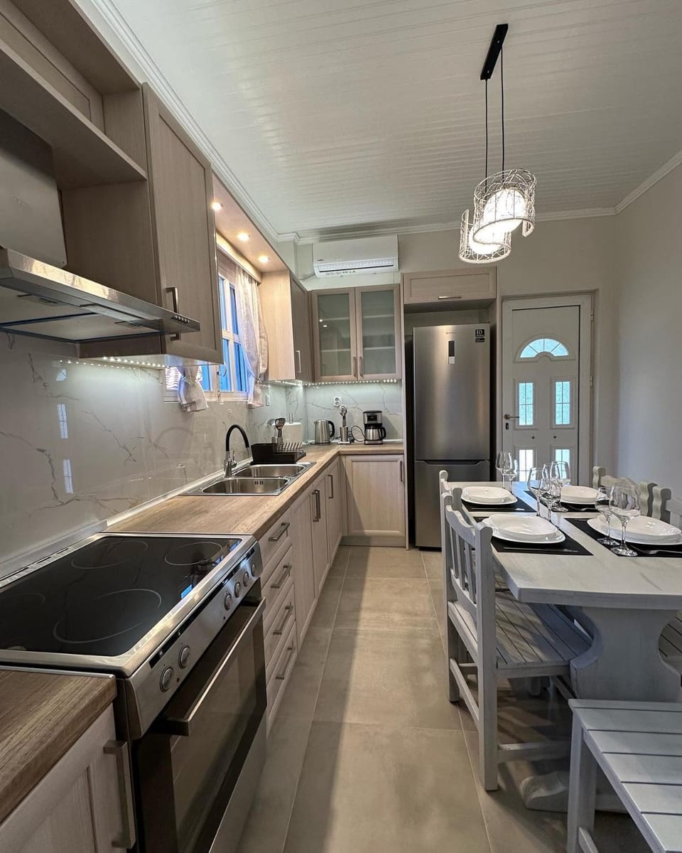Dining area, kitchen