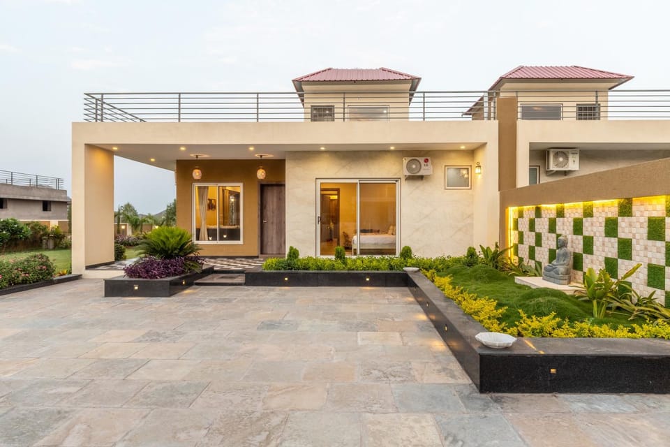 Property building, Patio, Spring, Day, Garden, Garden view