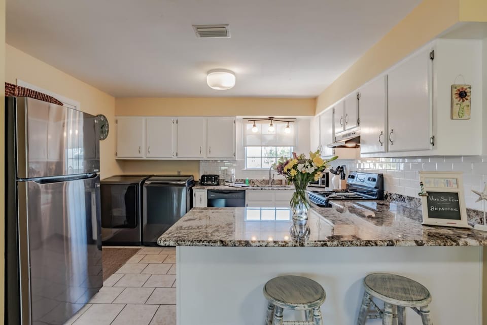 Stylish Condo with a view of the water House in Dauphin Island